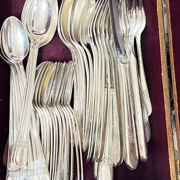 WM ROGERS IS Flatware - Picture 4 of 15